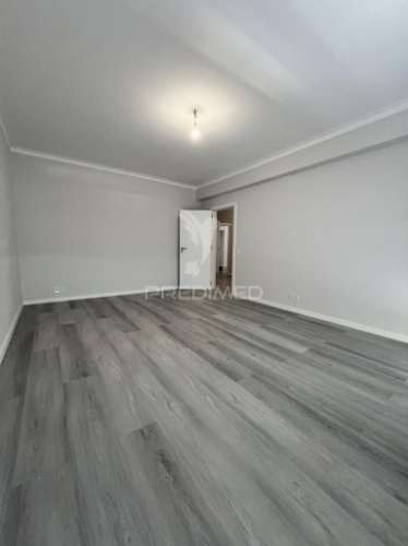 Apartamento t3 luminoso em zona tranquila, perto da praia – portimão