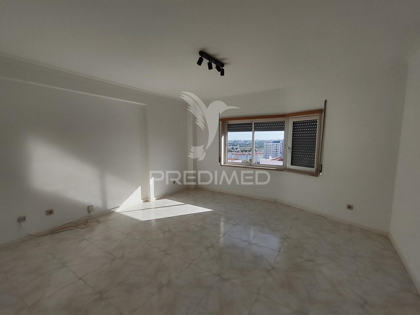 Arrendamento t2 c/ suite e arrecadação em santa marta do pinhal – 950€
