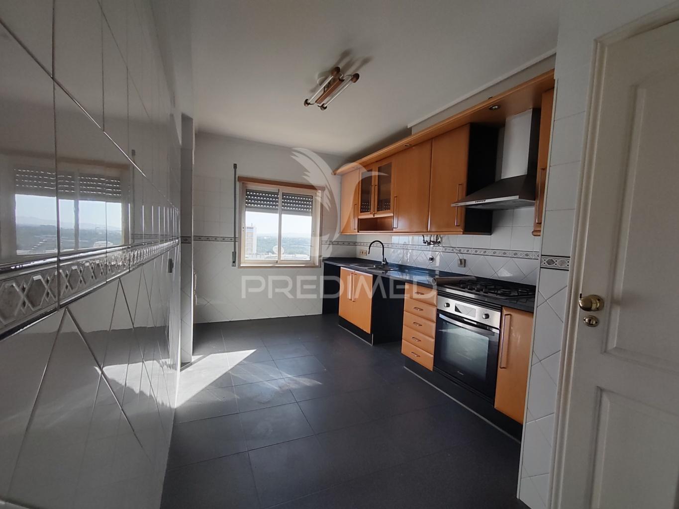 Arrendamento t2 c/ suite e arrecadação em santa marta do pinhal – 950€