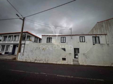 T2 pronto a habitar no centro de são mateus – madalena do pico