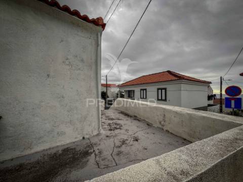 T2 pronto a habitar no centro de são mateus – madalena do pico