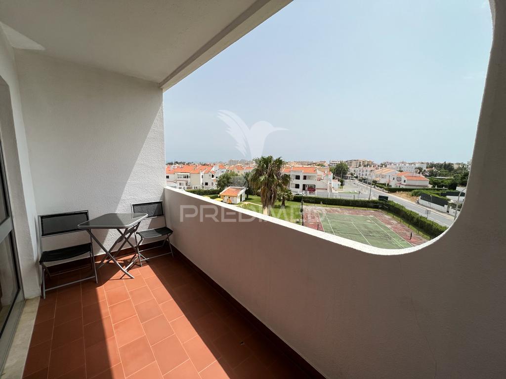 Apartamento t1 mobilado para arrendamento ao ano em condomínio