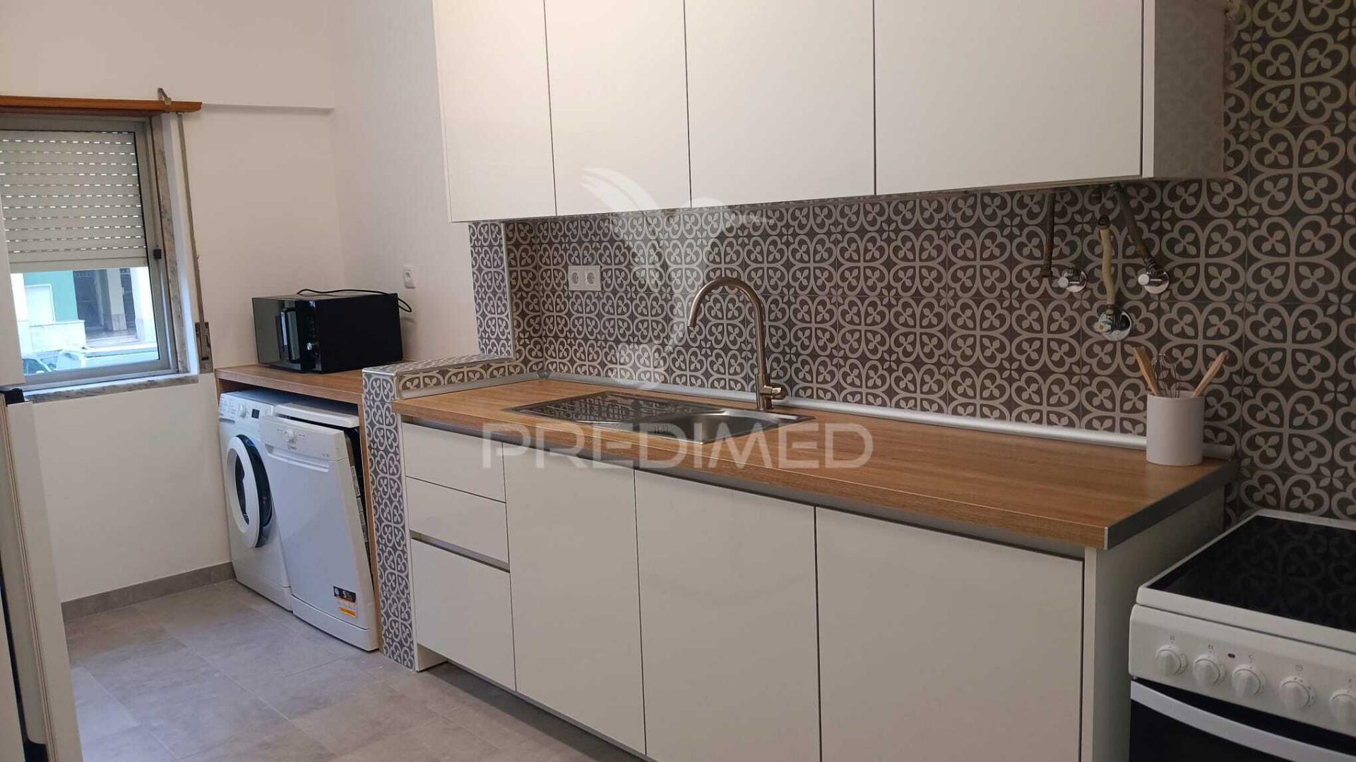 Excelente t2 arrendar próximo praia, no centro de oeiras