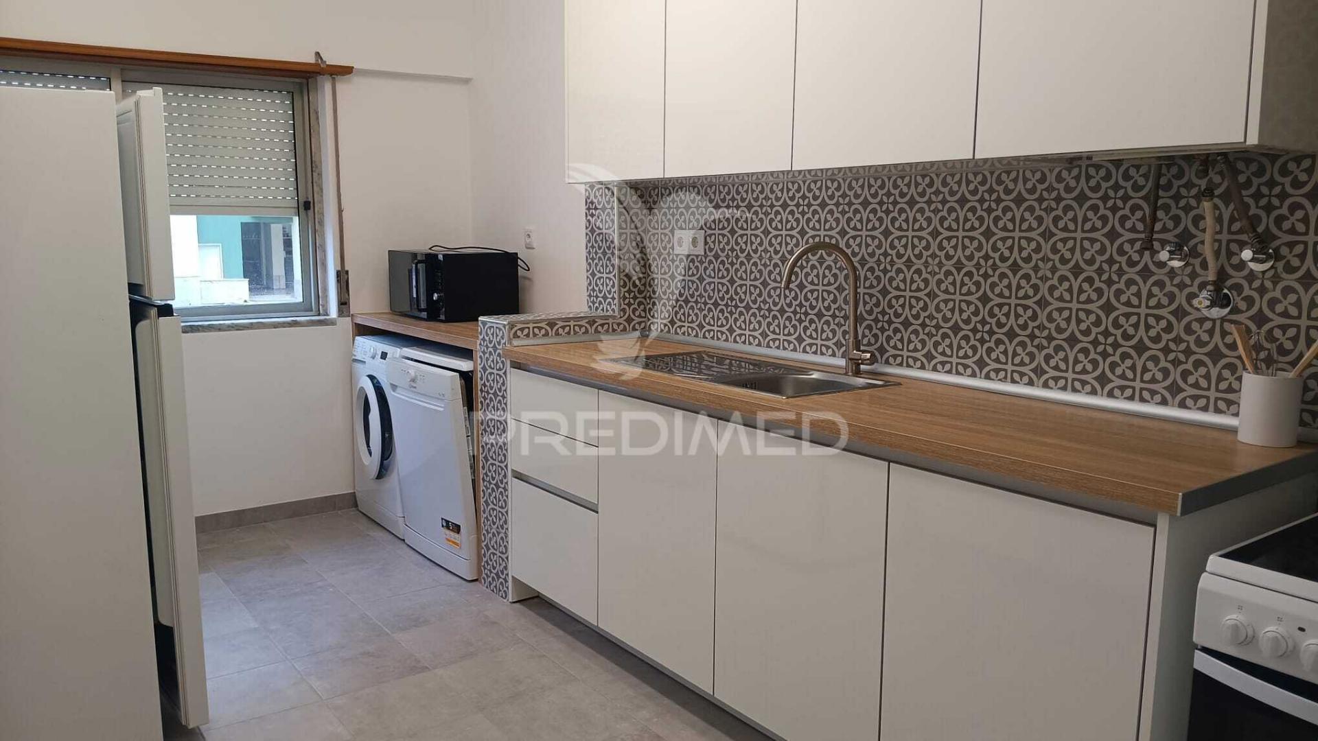 Excelente t2 arrendar próximo praia, no centro de oeiras