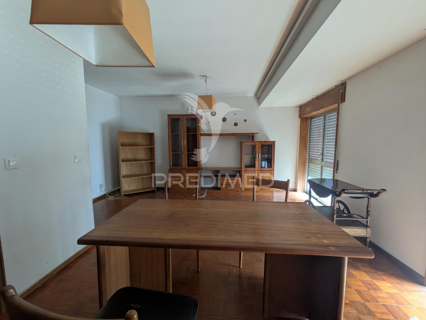 Apartamento t2 c/ arrumos