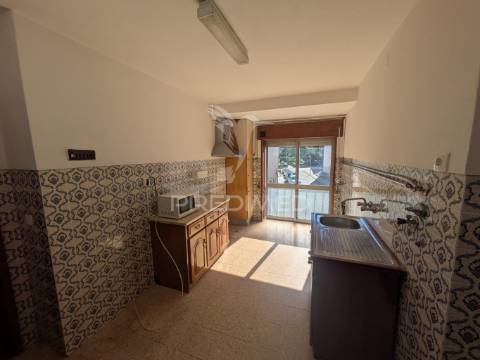 Apartamento t2 c/ arrumos