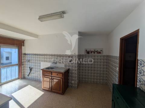Apartamento t2 c/ arrumos