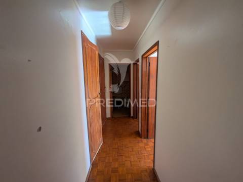 Apartamento t2 c/ arrumos