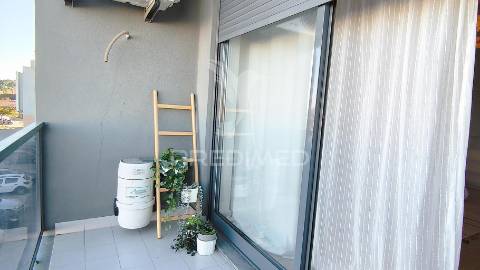 Suíte, duas varandas, dois w.c., arrecadação individual de 25m2