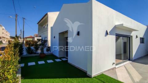 Moradia com terraço com vista para a lagoa e mar