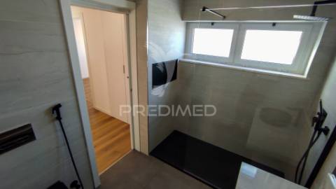 Moradia com terraço com vista para a lagoa e mar