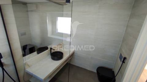 Moradia com terraço com vista para a lagoa e mar