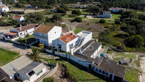 Moradia com terraço com vista para a lagoa e mar