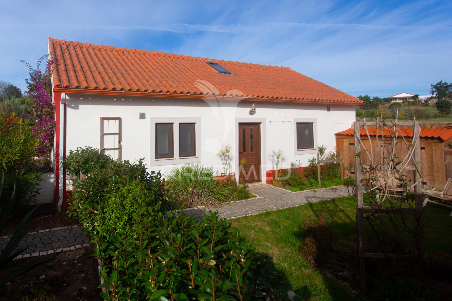 Casa de campo com 3 casas de férias no arelho