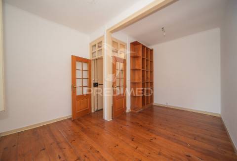 Apartamento em lisboa t1 na rua sabino sousa junto jardim paiva couceiro