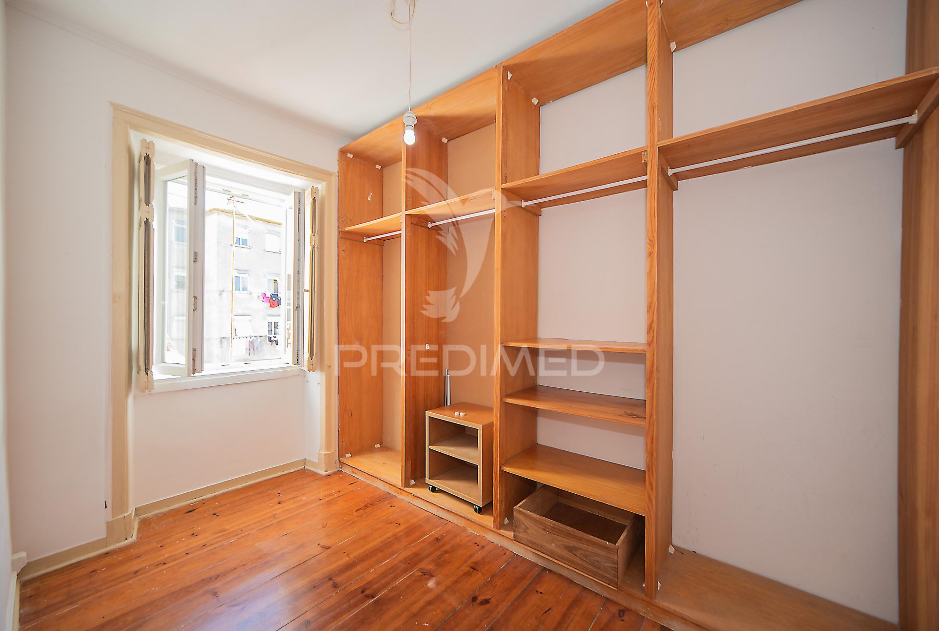 Apartamento em lisboa t1 na rua sabino sousa junto jardim paiva couceiro