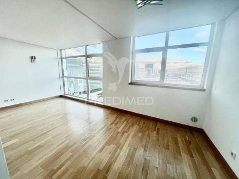 Apartamento t2 duplex _ parque das nações