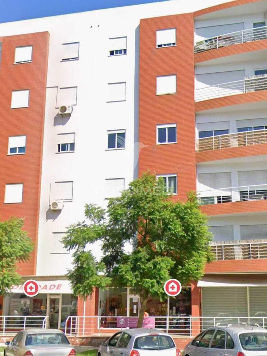 Arrendamento » fantástica loja de 32m2 p./ comercio ou serviços, em zona referenciada e de grande movimentação ( estrada de palmela / urbisado_setúbal )