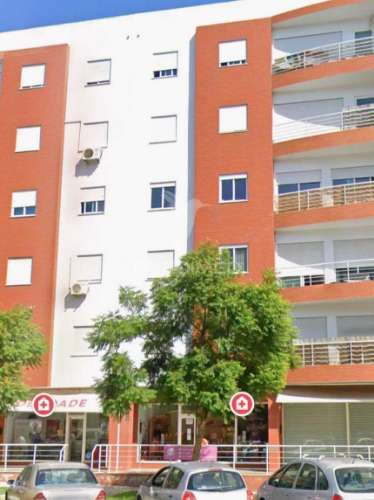Arrendamento » fantástica loja de 32m2 p./ comercio ou serviços, em zona referenciada e de grande movimentação ( estrada de palmela / urbisado_setúbal )