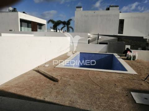 Moradia t4 com piscina