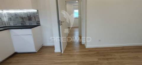 Apartamento t1 remodelado em porto salvo