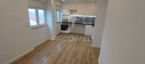 Apartamento t1 remodelado em porto salvo
