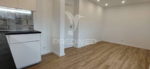 Apartamento t1 remodelado em porto salvo