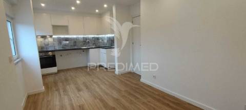 Apartamento t1 remodelado em porto salvo