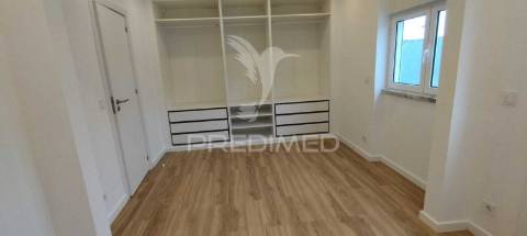 Apartamento t1 remodelado em porto salvo