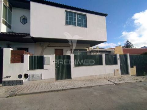 Moradia t3+3 parede