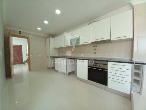 Moradia t3+3 parede
