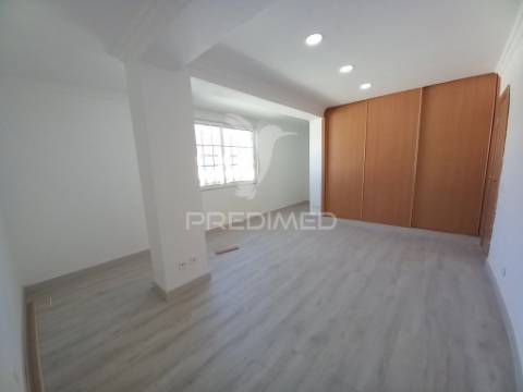Moradia t3+3 parede