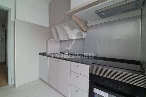 Arrendar apartamento 2 quartos na rua elias garcia, venteira