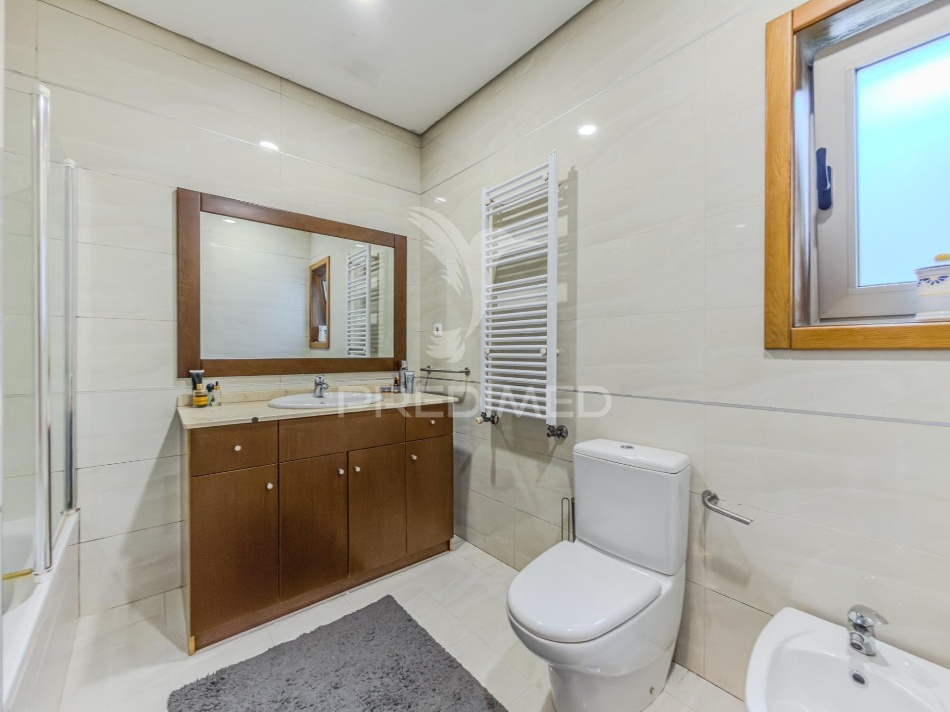 Moradia t3 térrea com jardim e área exterior