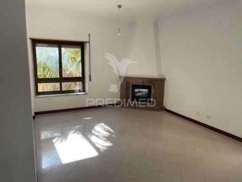 Apartamento t4 em alfragide (quinta grande)