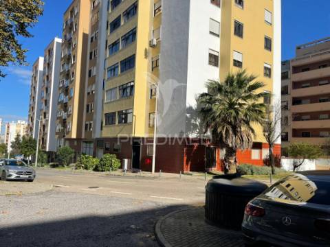 Apartamento t4 em alfragide (quinta grande)
