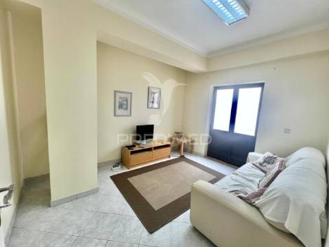 Apartamento t3 com terraço _ a 200 metros da praia da califórnia _ sesimbra
