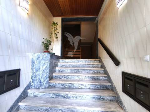Apartamento t2 com despensa e arrecadação | amadora | mina de água