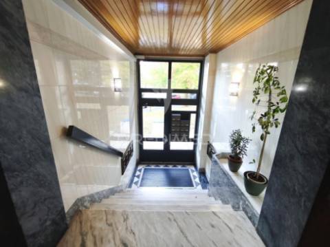 Apartamento t2 com despensa e arrecadação | amadora | mina de água