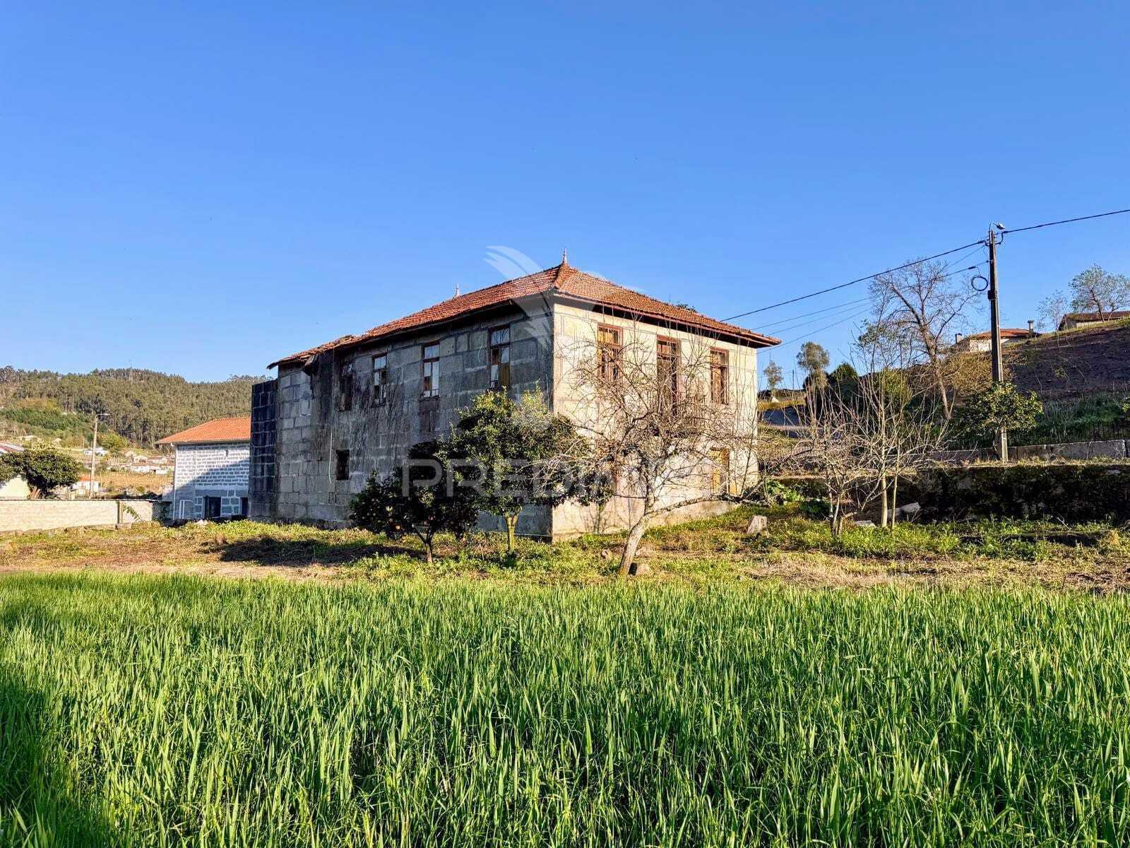 Quinta com "2 moradias independentes", em oleiros, guimarães
