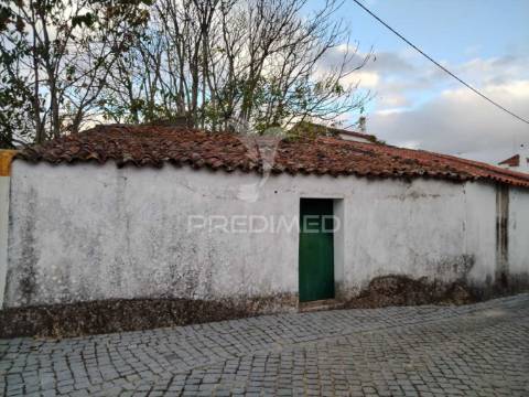 Casa antiga em povoa e meadas