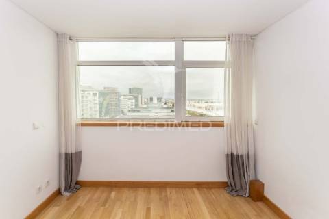 Apartamento duplex t2 parque das nações . lisboa