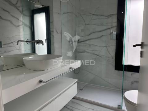 Moradia t3 contemporânea de elevada qualidade, com design distinto e jardim paisagístico