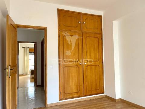 Apartamento t3 com 123 m2 em santiago do cacém