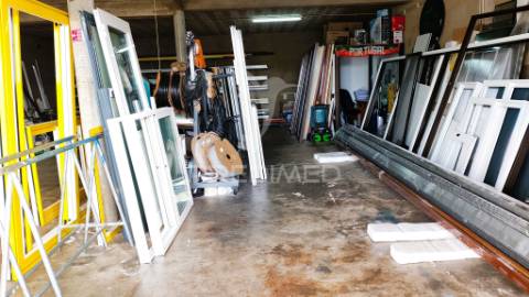 Transpasse de negócio-portas e janelas em alumínio.