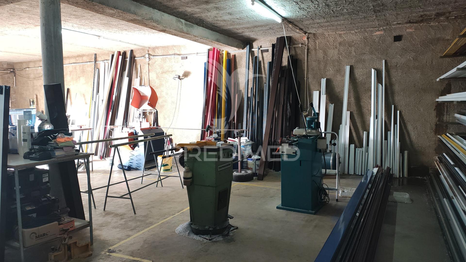 Transpasse de negócio-portas e janelas em alumínio.
