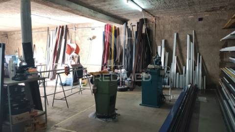 Transpasse de negócio-portas e janelas em alumínio.