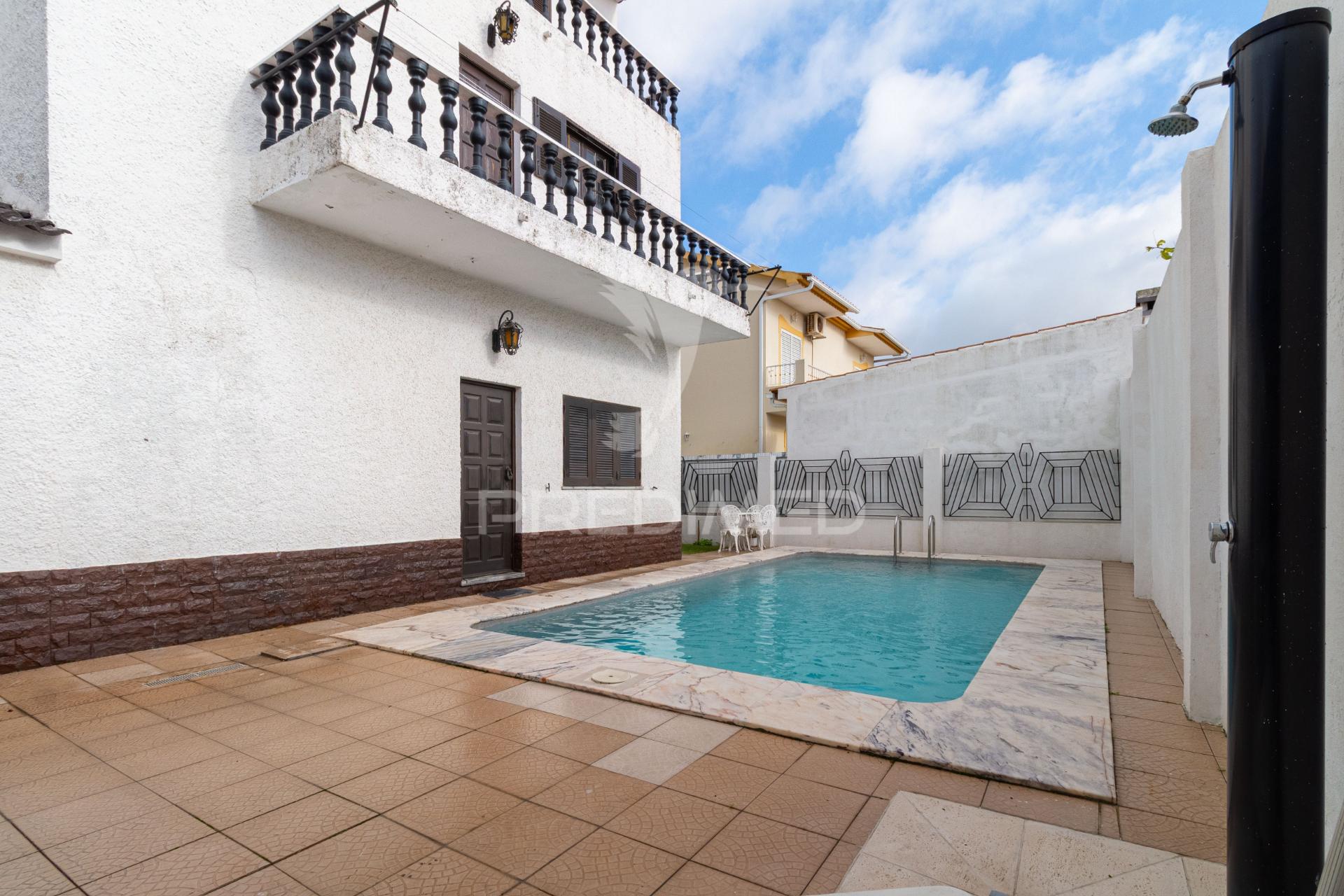 Moradia independente com piscina - quinta do conde - sesimbra - 599.000 eur
