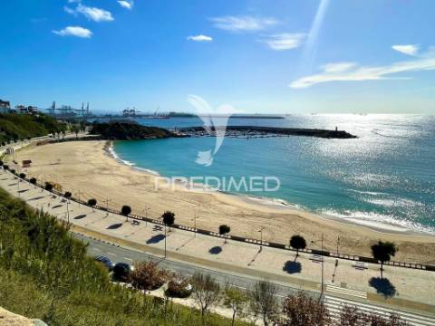 Apartamento t2 com varanda em sines