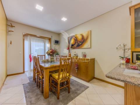 Moradia t3+1 térrea com jardim e área exterior